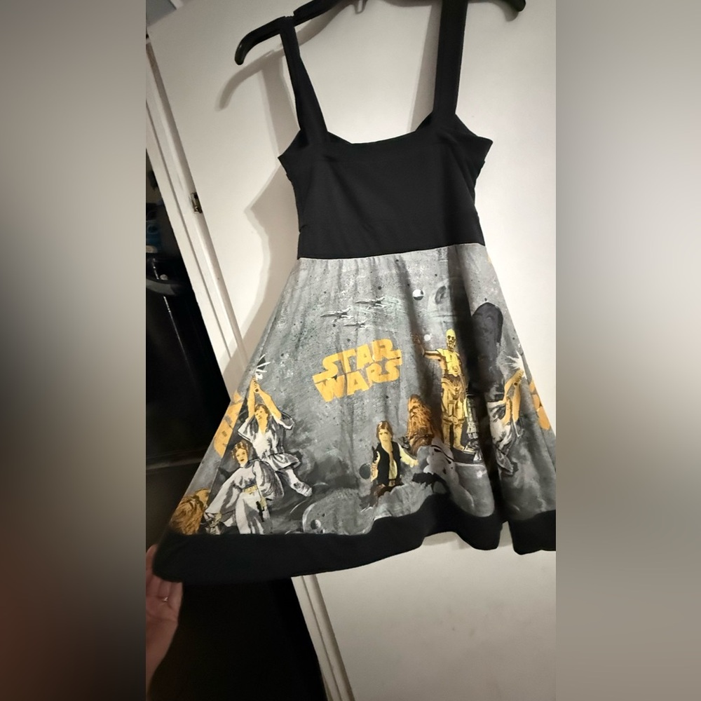 Her Universe Star Wars Black and White Graphic Top - Picture 2 of 5